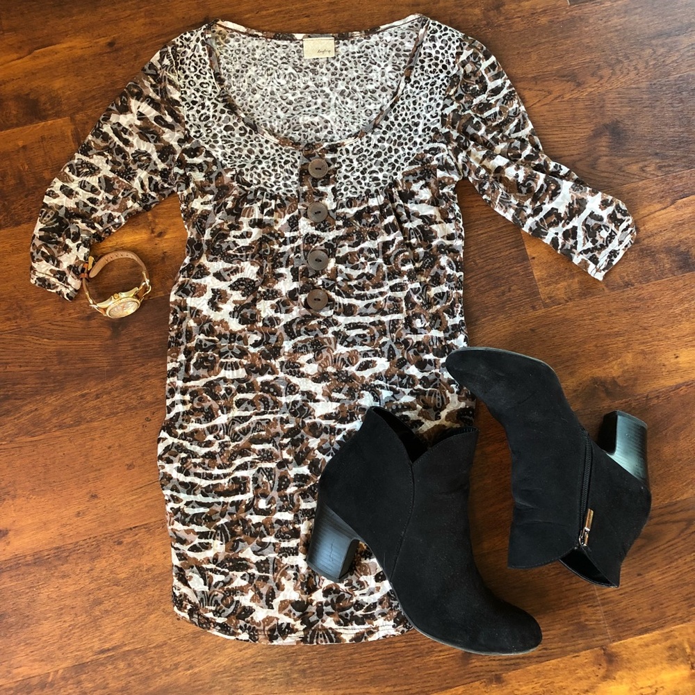 3/4 sleeve leopard shirt